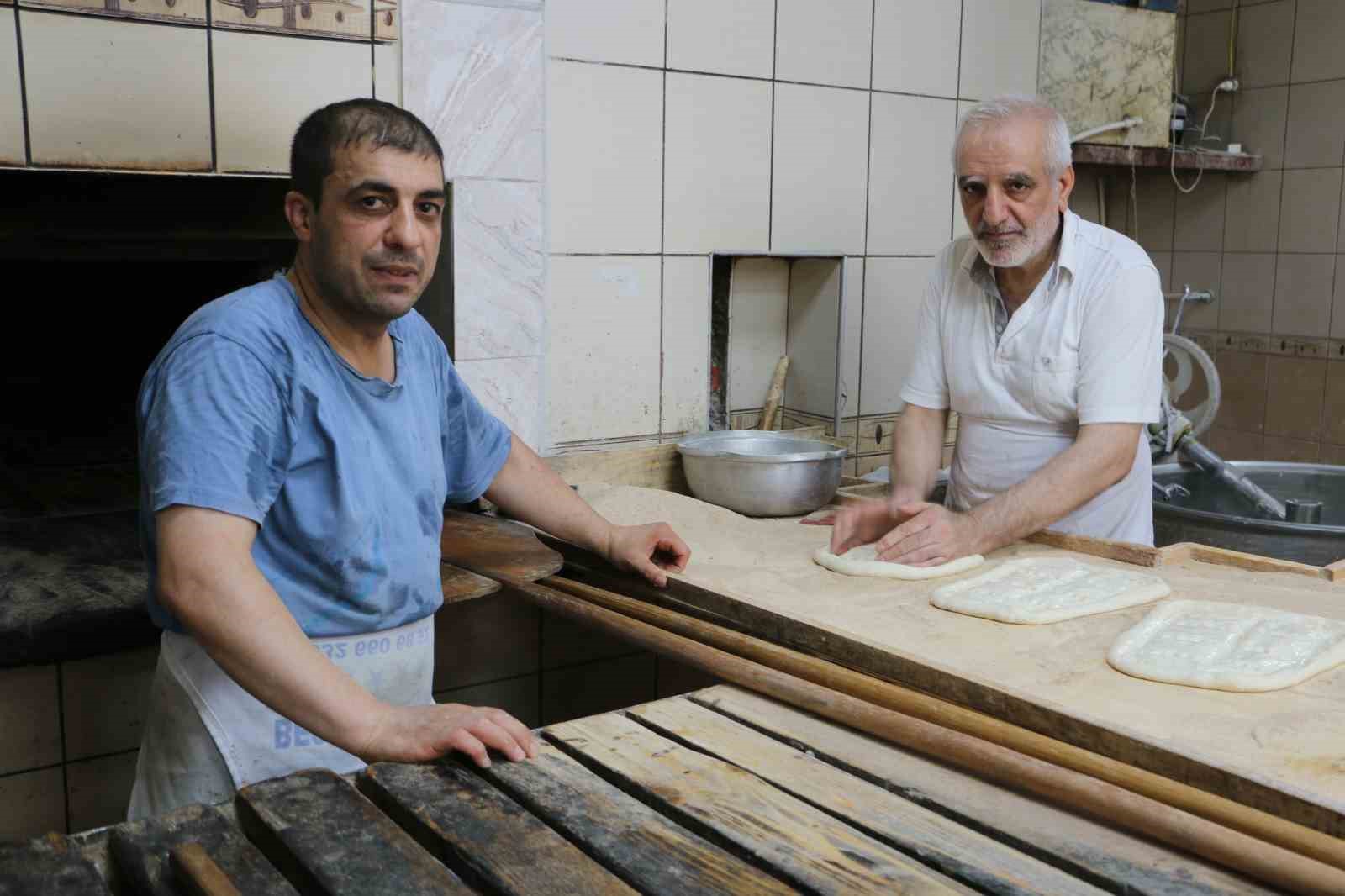 Diyarbakır’da 60 derece sıcakta ’ekmek’ mesaisi