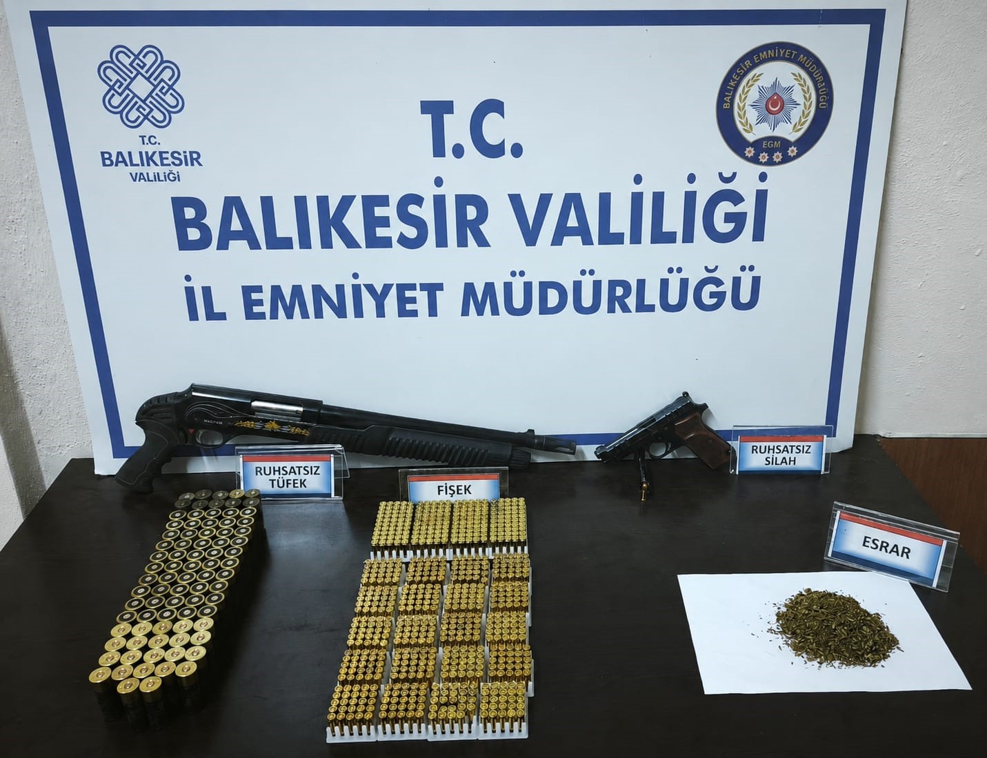Erdek’te uyuşturucu ve silah operasyonu