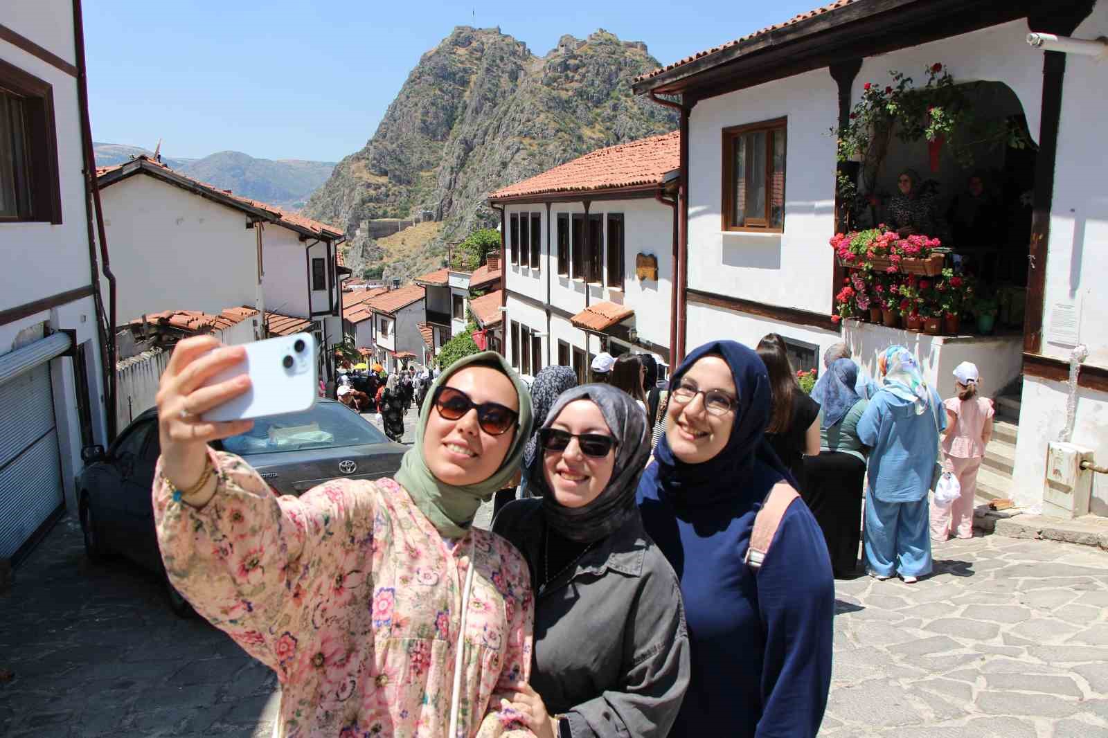 Tosya’da isteyen vatandaşa ücretsiz günübirlik tatil: 2 bin Tosyalı Amasya’yı gezecek