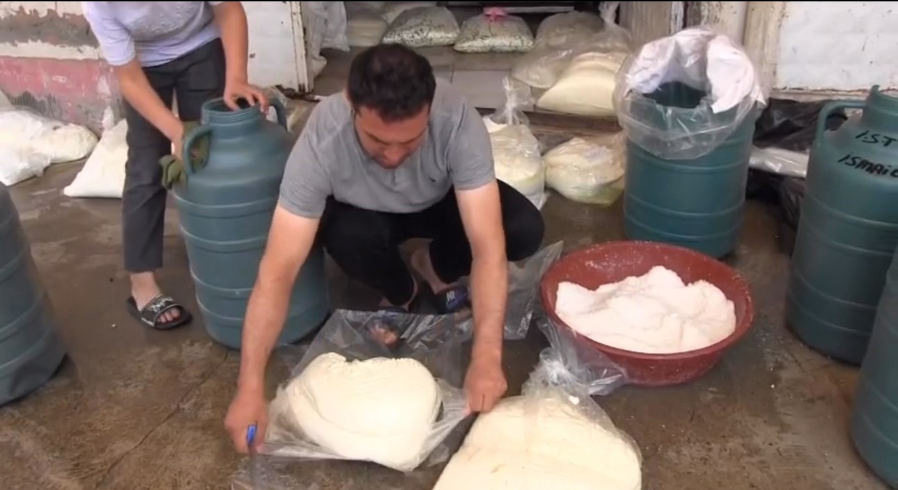 Siirt peyniri tezgaha gelmeden tükeniyor
