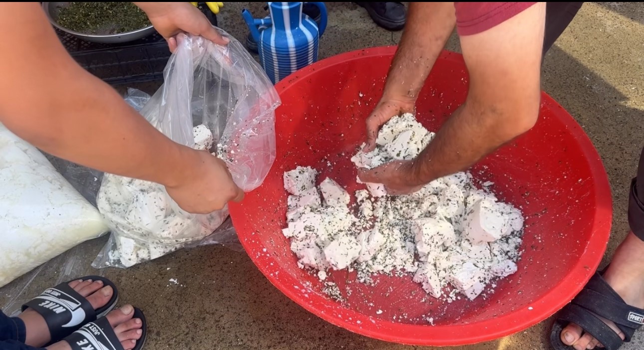 Siirt peyniri tezgaha gelmeden tükeniyor