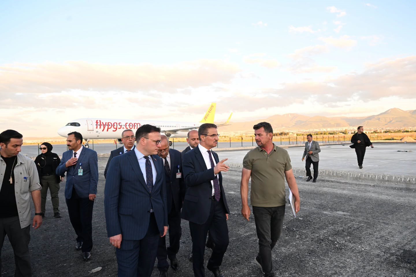 Erzurum Havalimanı’ndaki çalışmalara yerinde inceleme
