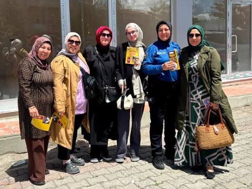 Polis, dolandırıcılığa karşı vatandaşları bilgilendirdi