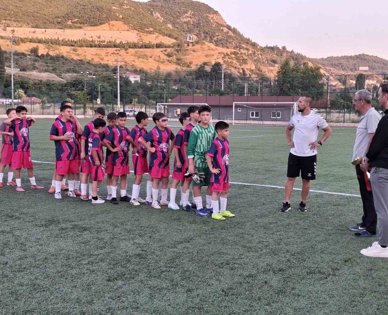 Bilecik U12 Gençler Ligi’nin şampiyonu 4 Eylülspor oldu