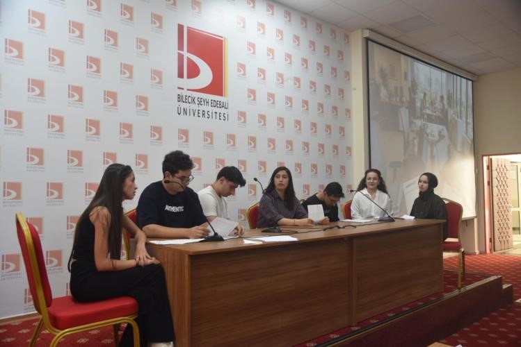 BŞEÜ’de İngilizce Yılsonu Gösterisi büyük beğeni topladı