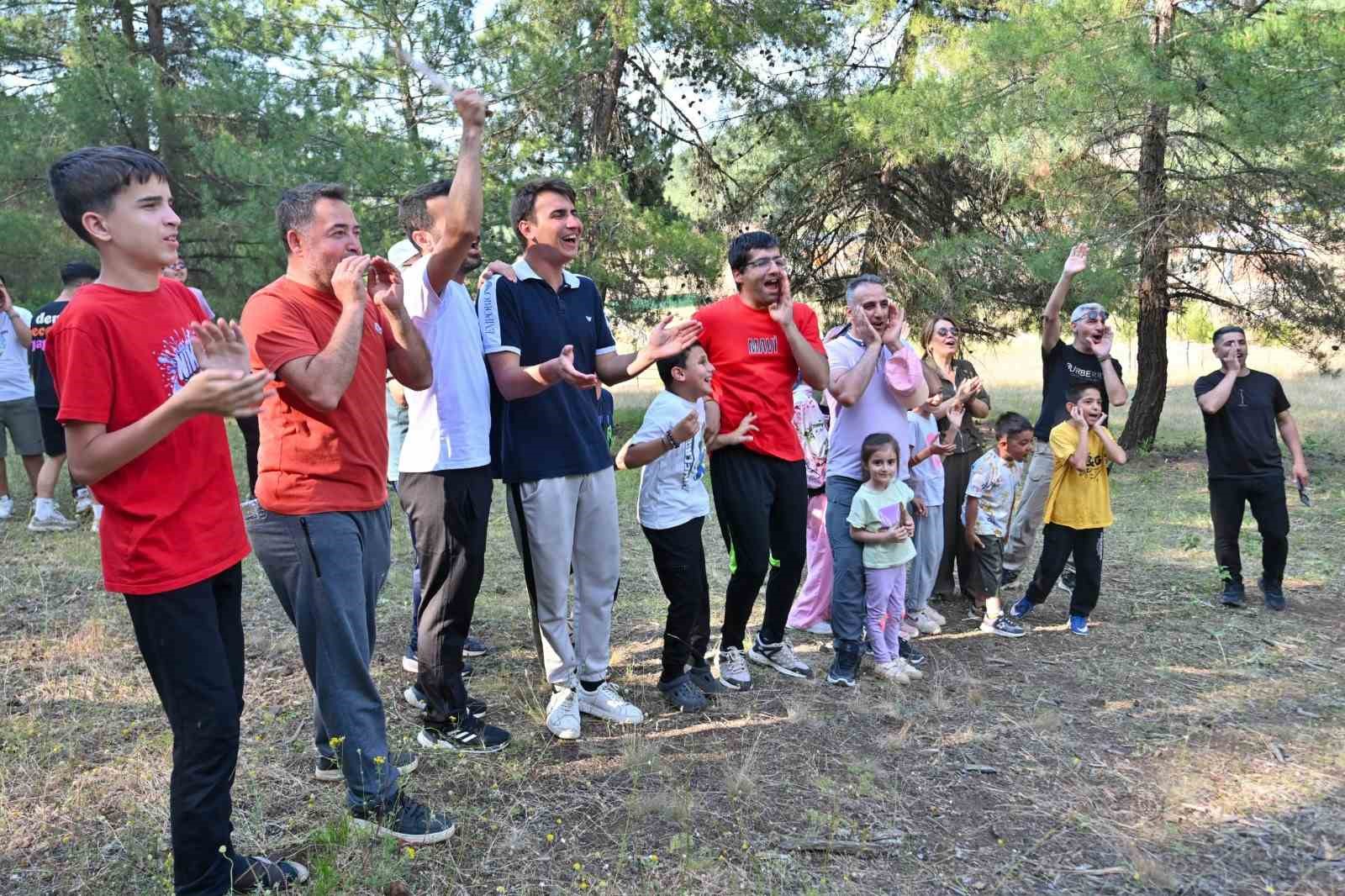 Büyükşehir’in gençlik kampında engeller eğlenerek aşıldı