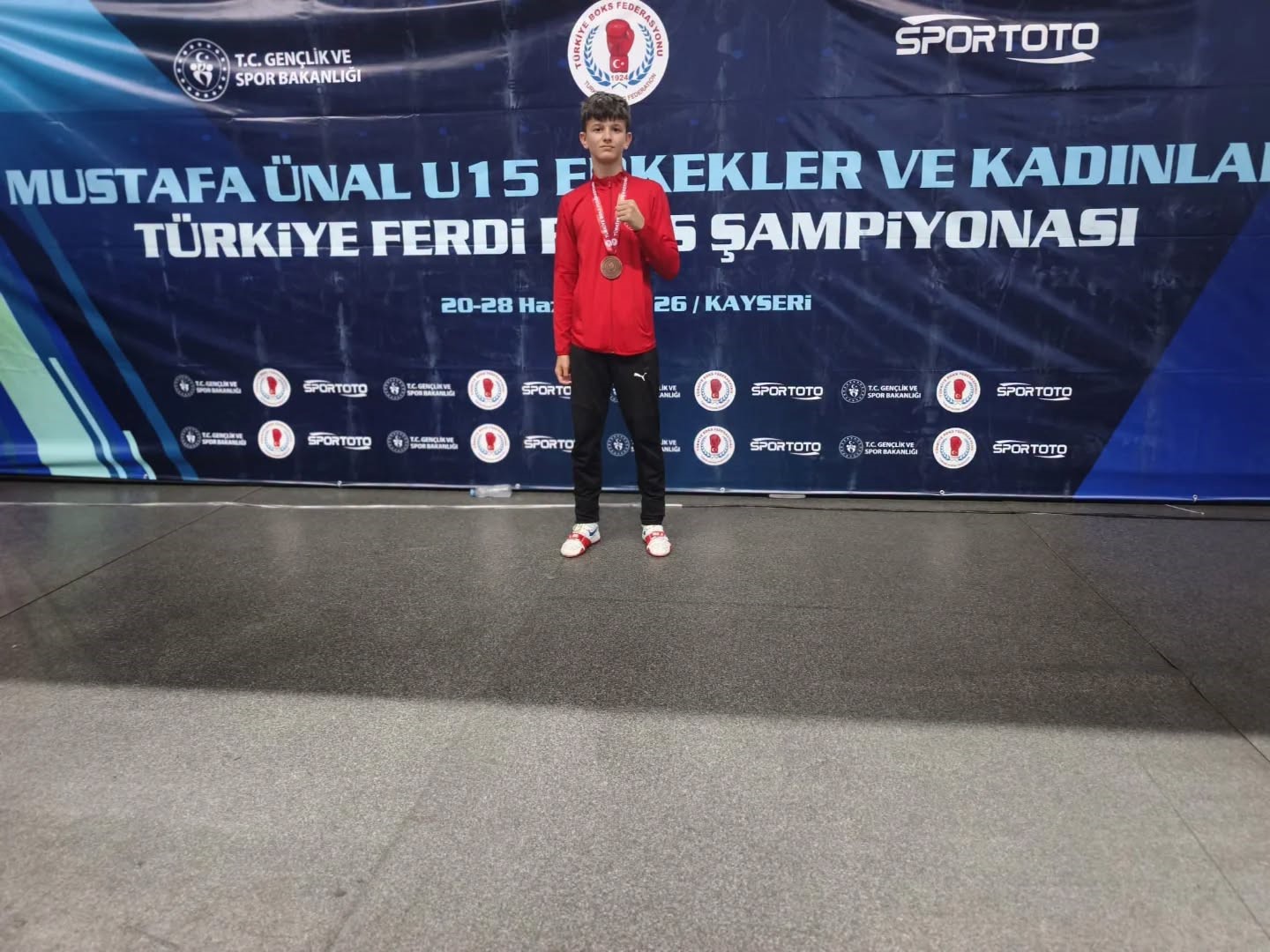 Kütahyalı Boksör Mehmet Turan Delibaş Türkiye üçüncüsü oldu
