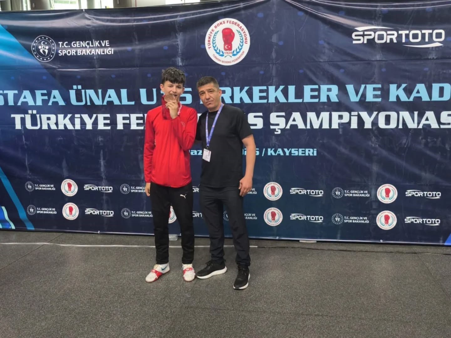 Kütahyalı Boksör Mehmet Turan Delibaş Türkiye üçüncüsü oldu