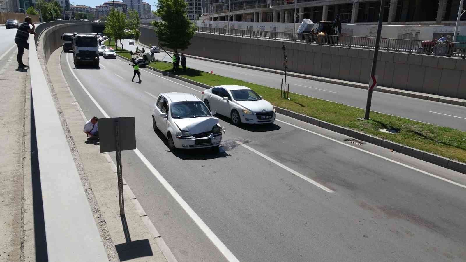 Malatya’da altgeçitte otomobiller çarpıştı: 3 yaralı