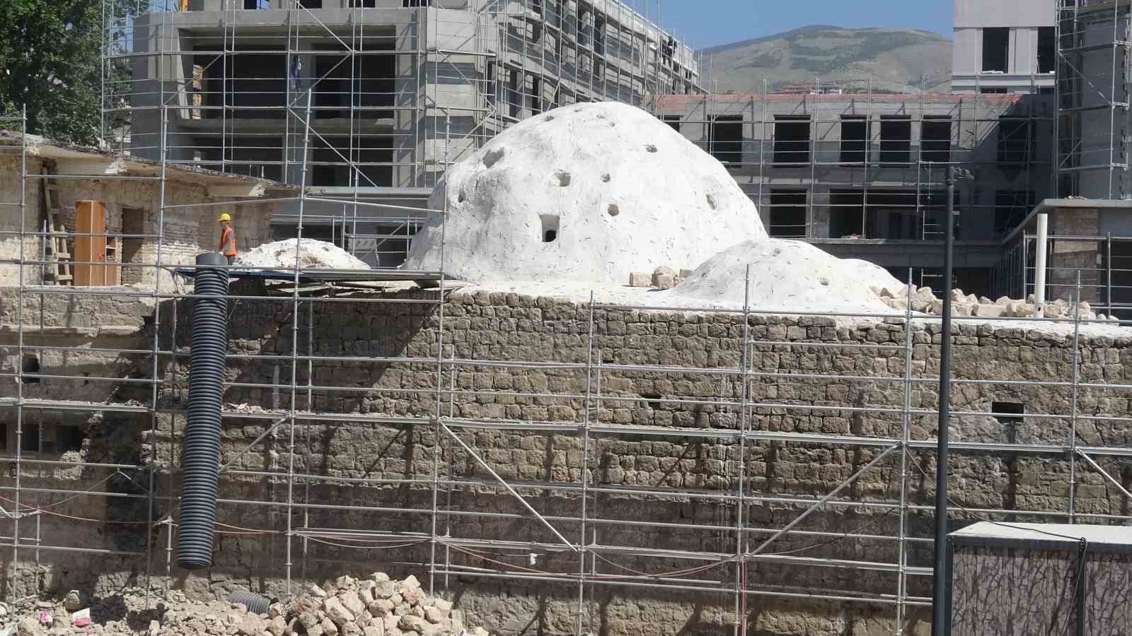 Depremde hasar gören 150 yıllık tarihi hamam yeniden ayağa kaldırılıyor