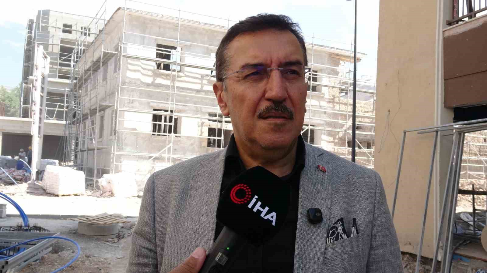 Depremde hasar gören 150 yıllık tarihi hamam yeniden ayağa kaldırılıyor