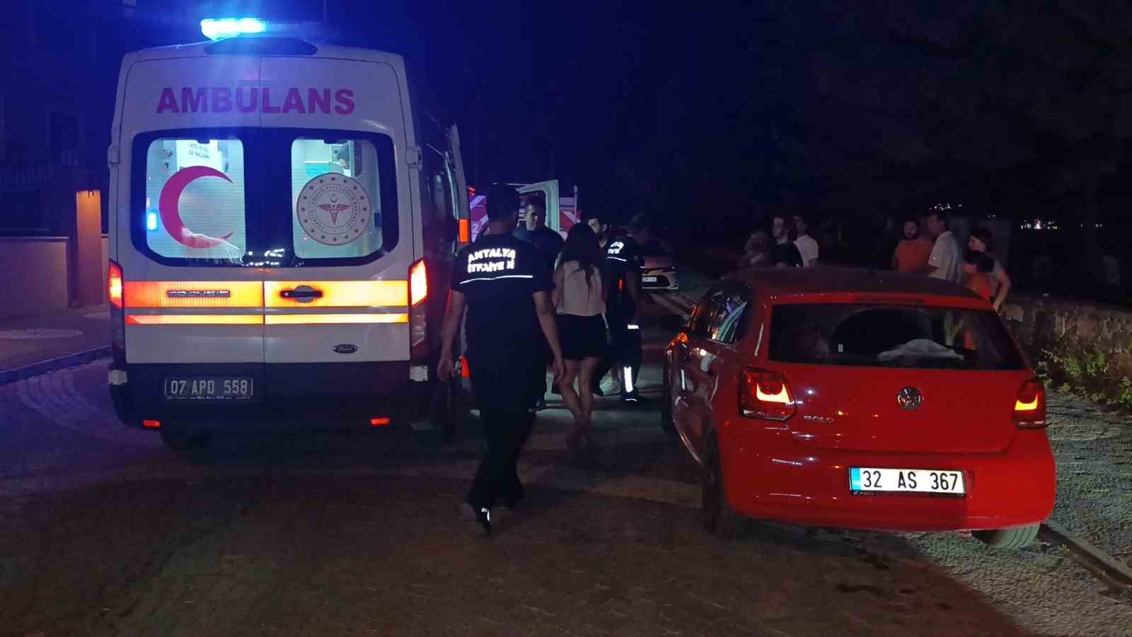 Genç kadının mazgala sıkışan ayağı itfaiye ekibi sayesinde kurtarıldı