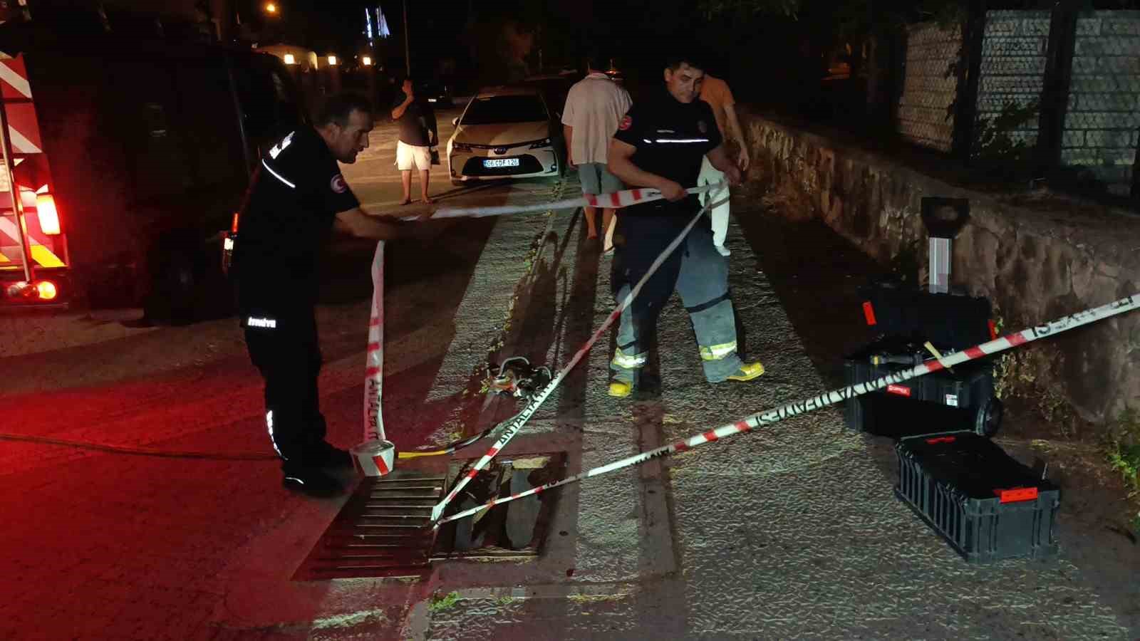 Genç kadının mazgala sıkışan ayağı itfaiye ekibi sayesinde kurtarıldı