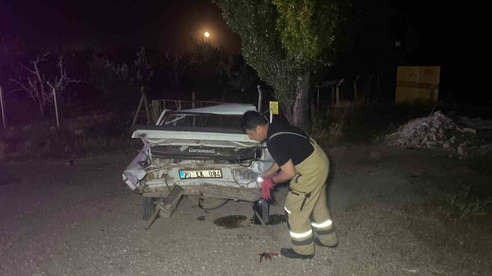 Hafif ticari araç, otomobile arkadan çarptı: 2 yaralı