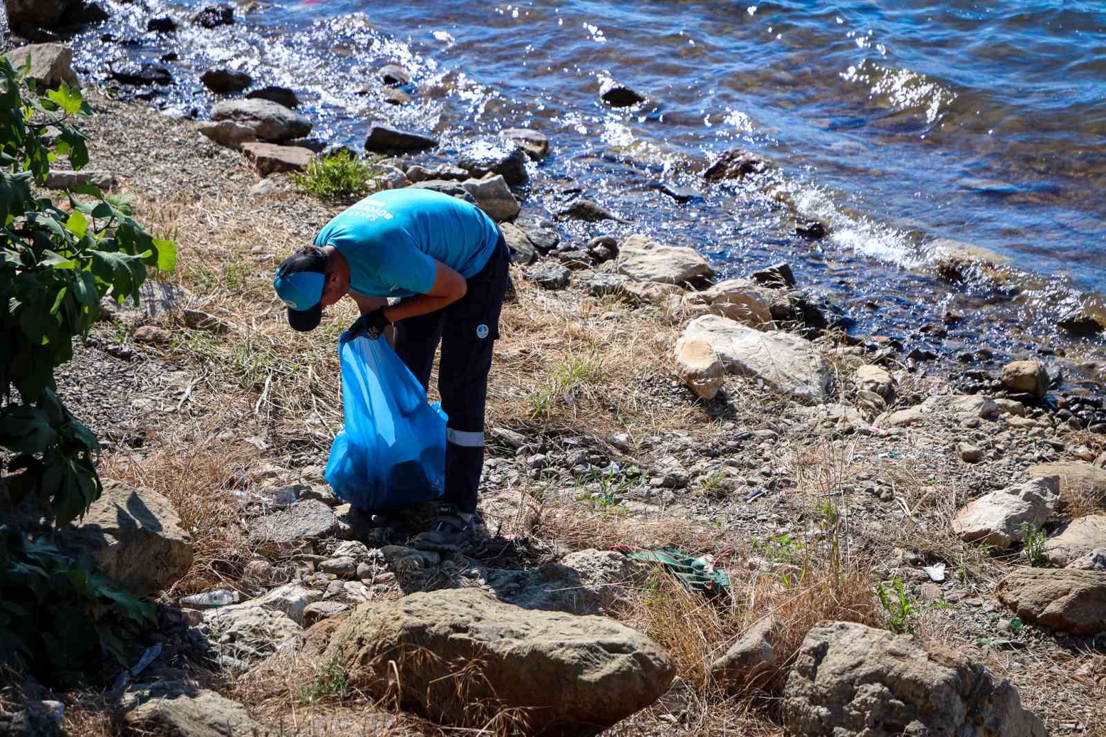 200 personel ve 23 araç sahadaydı: SASKİ’den Sapanca Gölü havzasında dev temizlik