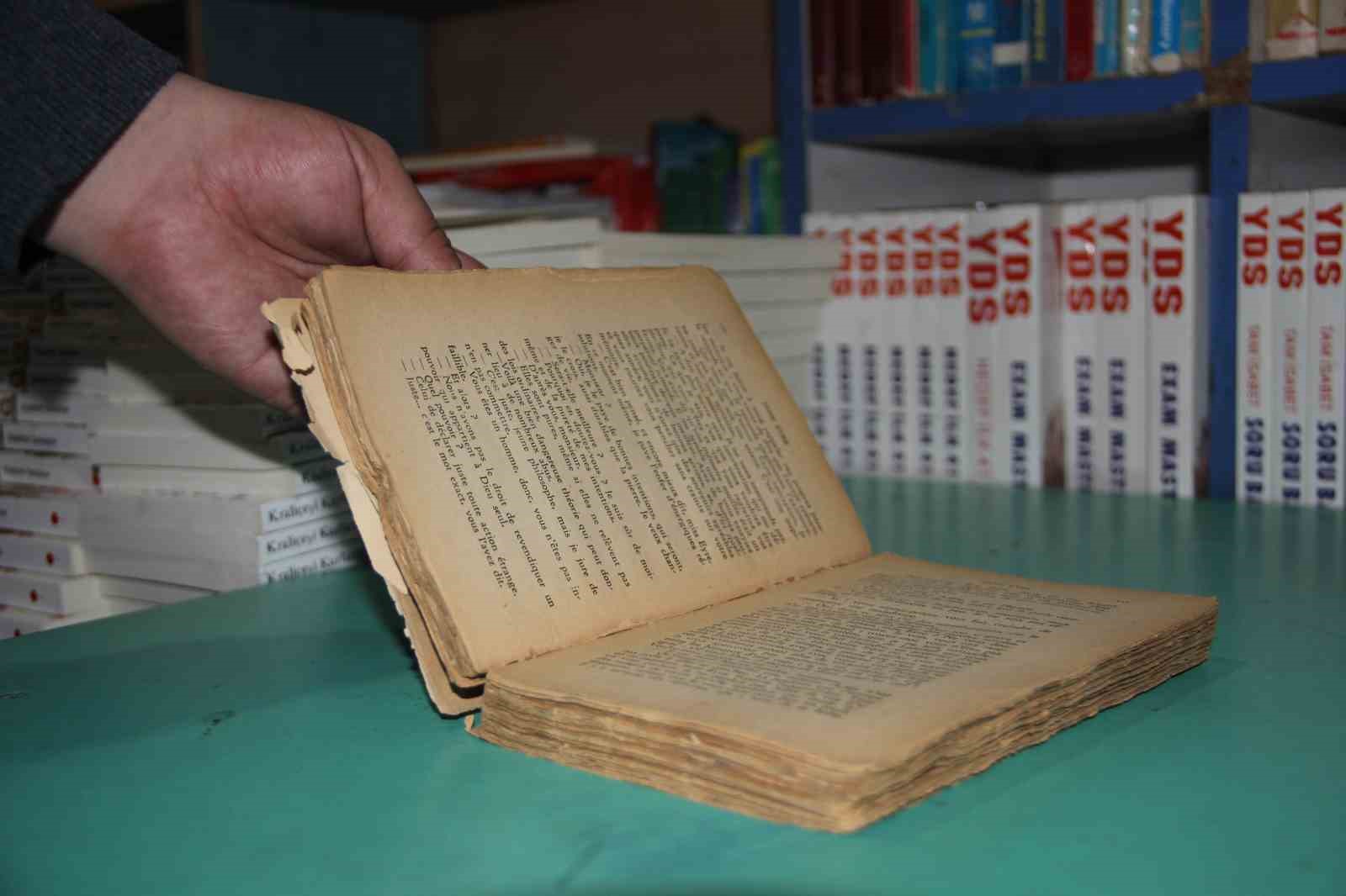 Haydar Aliyev’in danışmanı İrfan Ülkü’nün, özel kaleminin kütüphanesi Erzurum’da bir sahafta çıktı