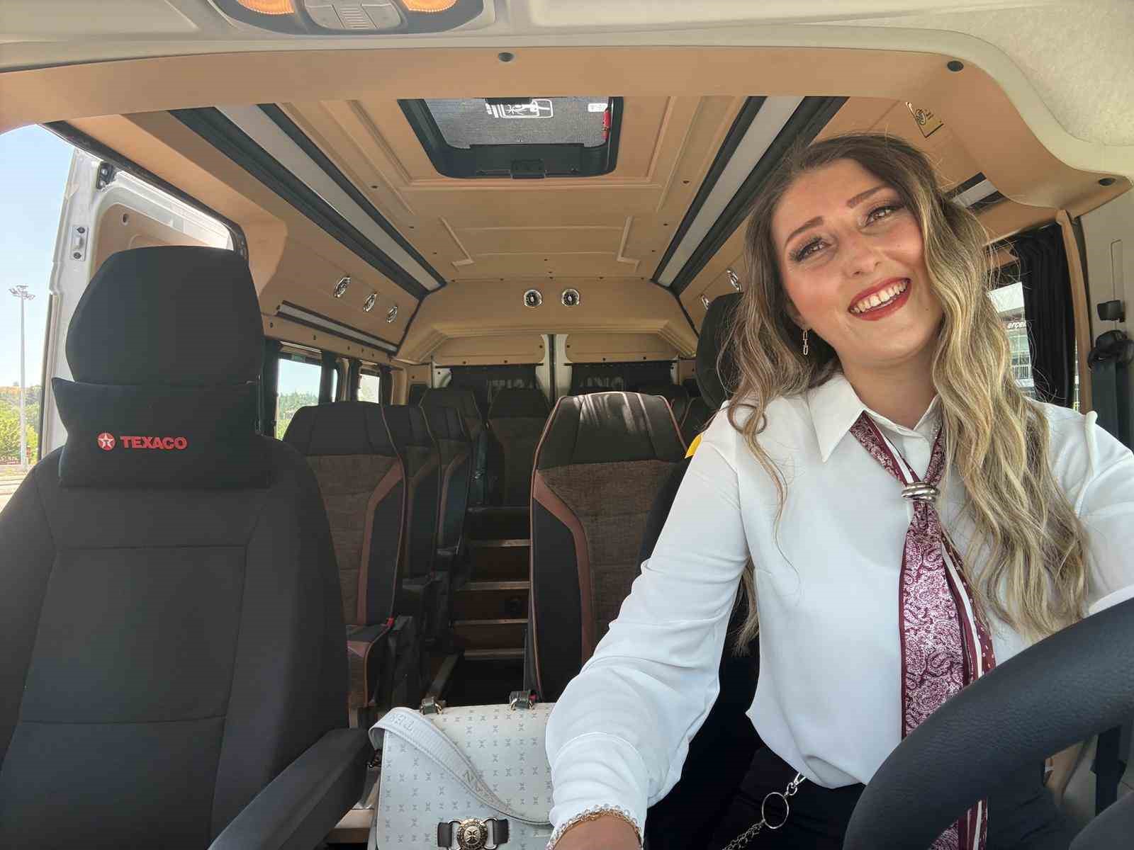 Eskişehir’de üniversite mezunu kadın servis şoförü ‘olmaz’ diyenlere inat direksiyon sallıyor