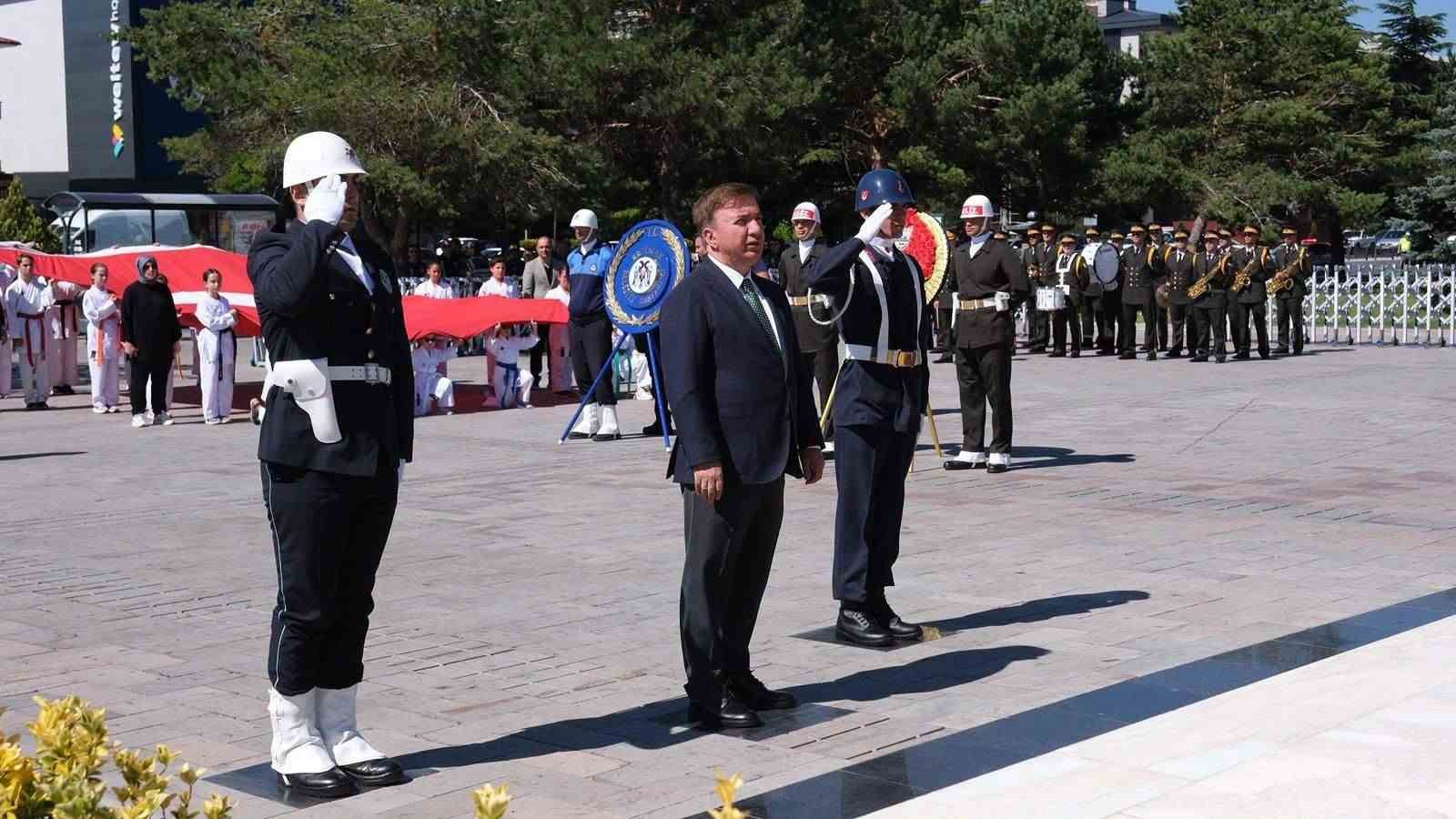 Atatürk’ün Erzincan’a gelişinin 107’nci yılı dolayısıyla tören düzenlendi