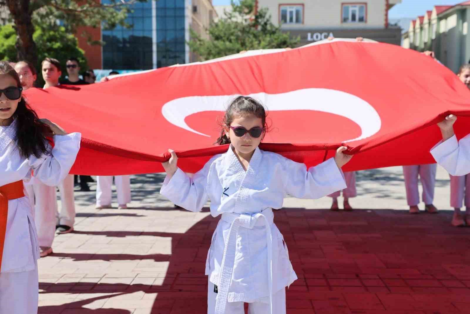 Atatürk’ün Erzincan’a gelişinin 107’nci yılı dolayısıyla tören düzenlendi
