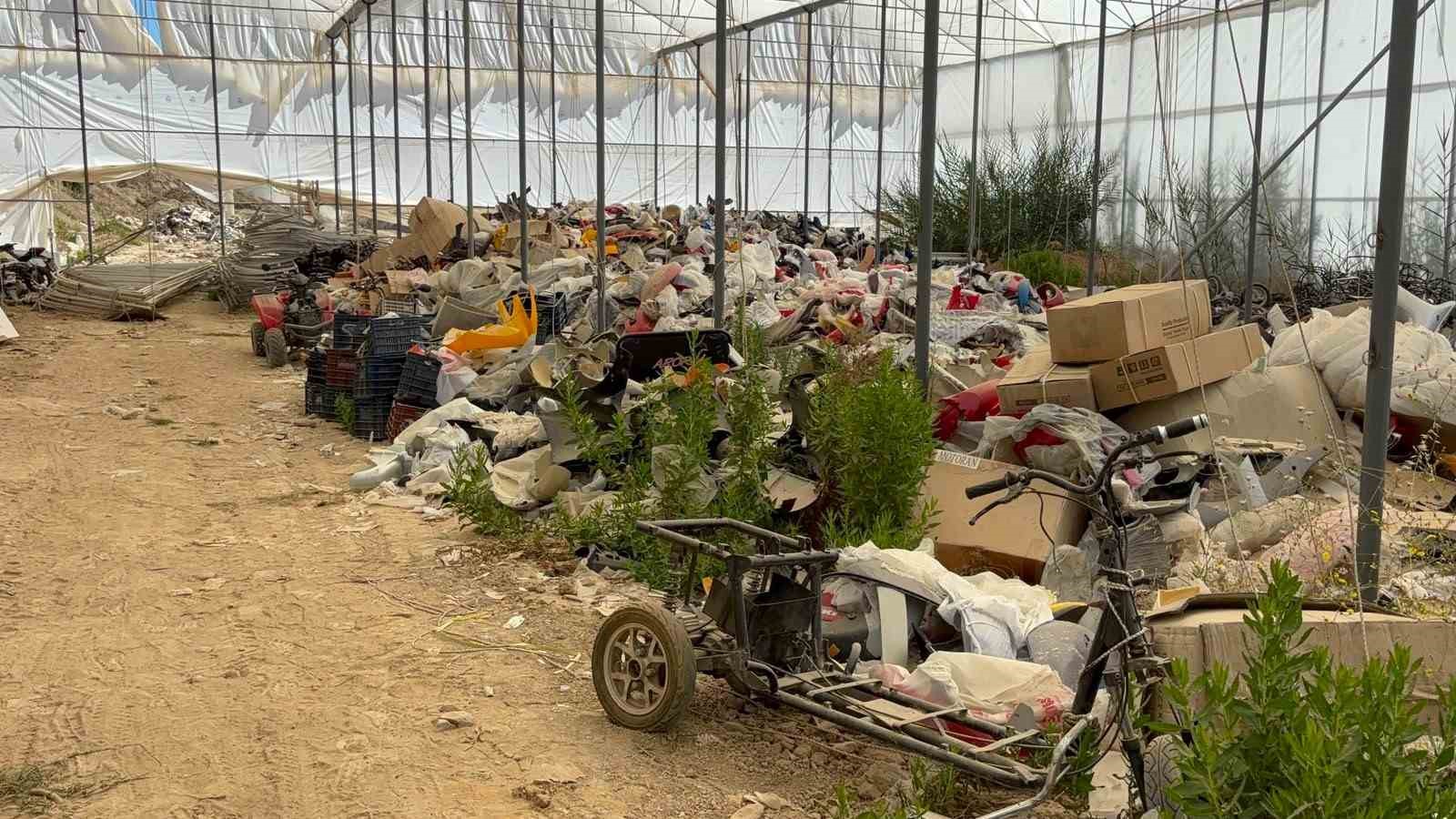 Alev alev yanan yer "motosiklet serası" çıktı