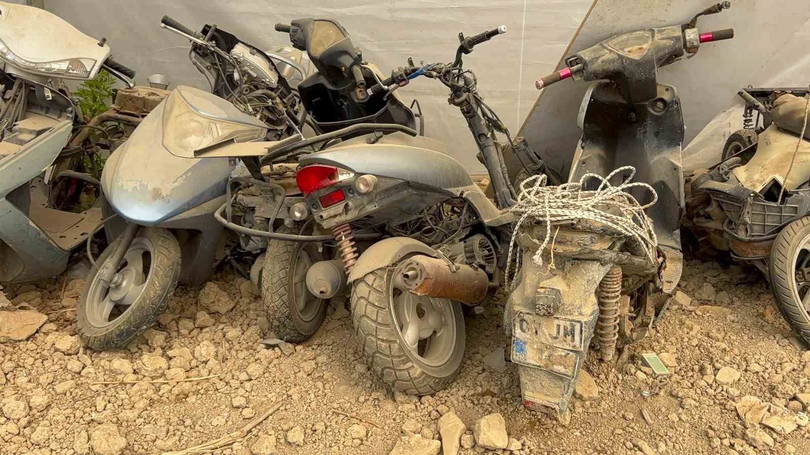 Alev alev yanan yer "motosiklet serası" çıktı