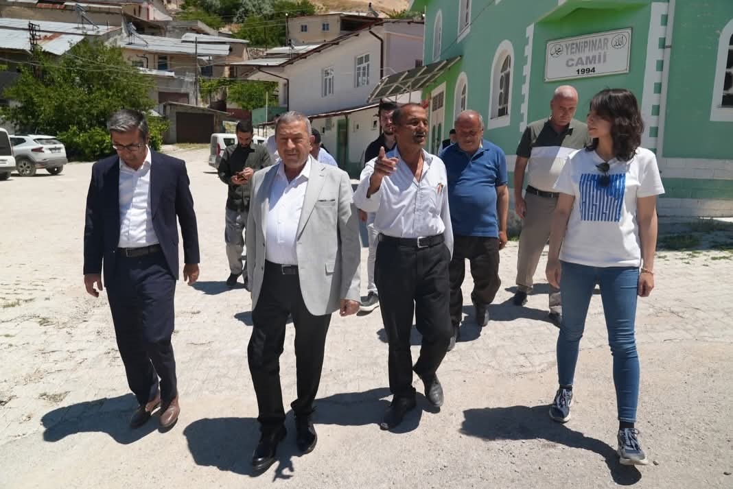 Darende’de Yenipınar Mahallesi’ne menfez, mahalle konağı ve yol yatırımı