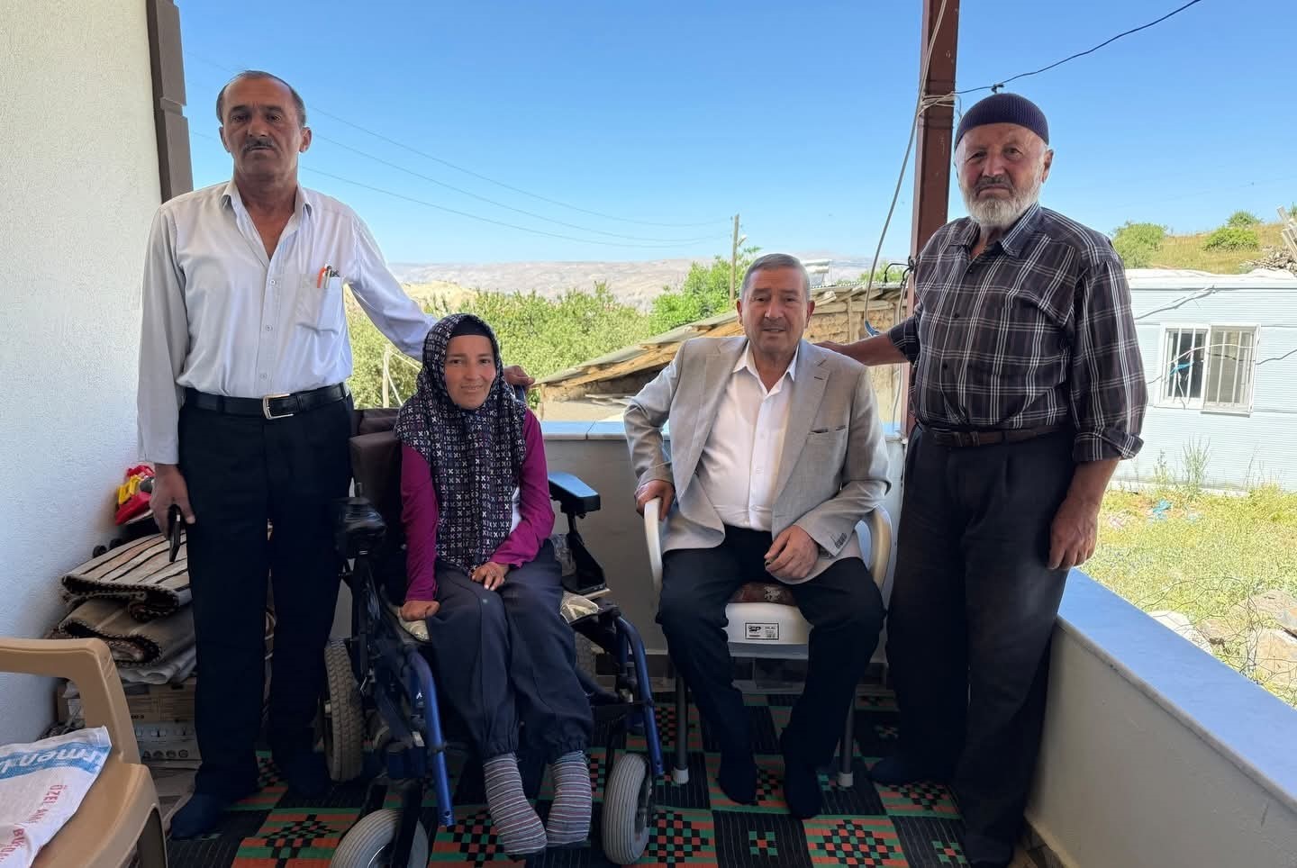 Darende’de Yenipınar Mahallesi’ne menfez, mahalle konağı ve yol yatırımı
