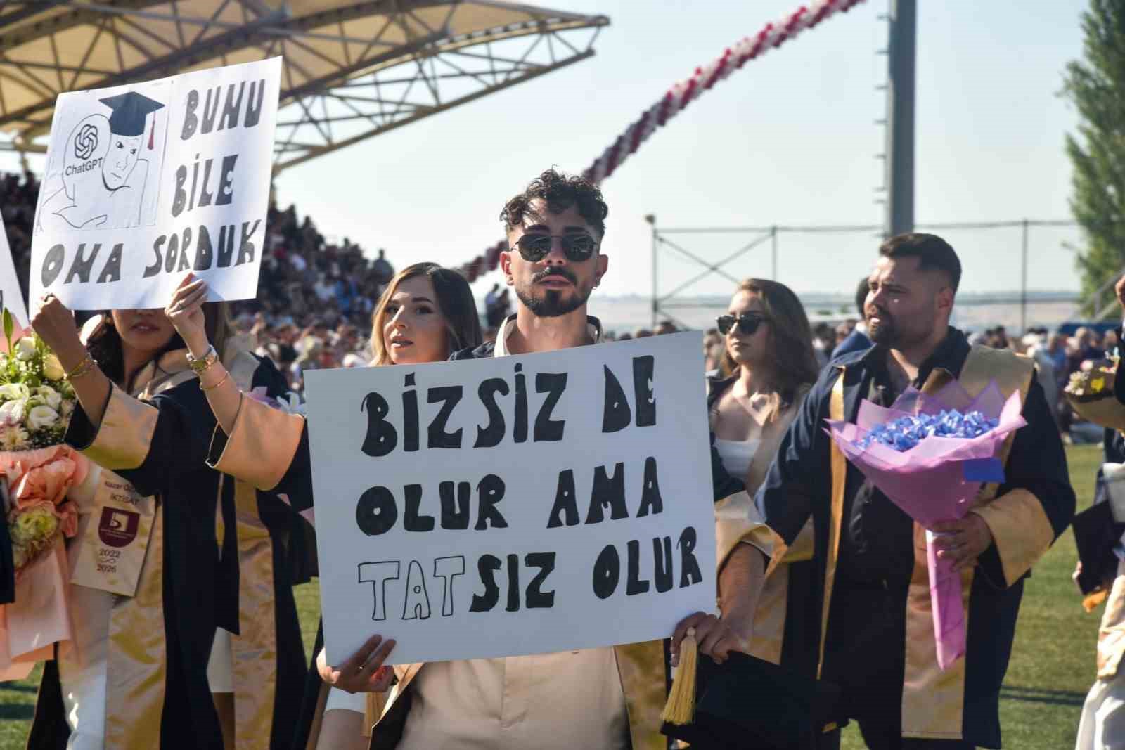 BŞEÜ’de mezuniyet coşkusu