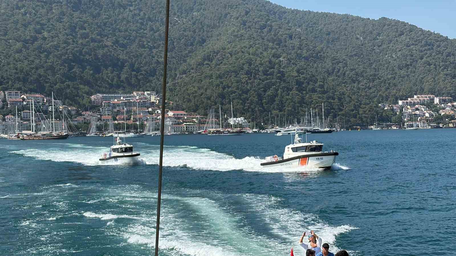Fethiye’de şehit denizciler anısına denize çelenk bırakıldı