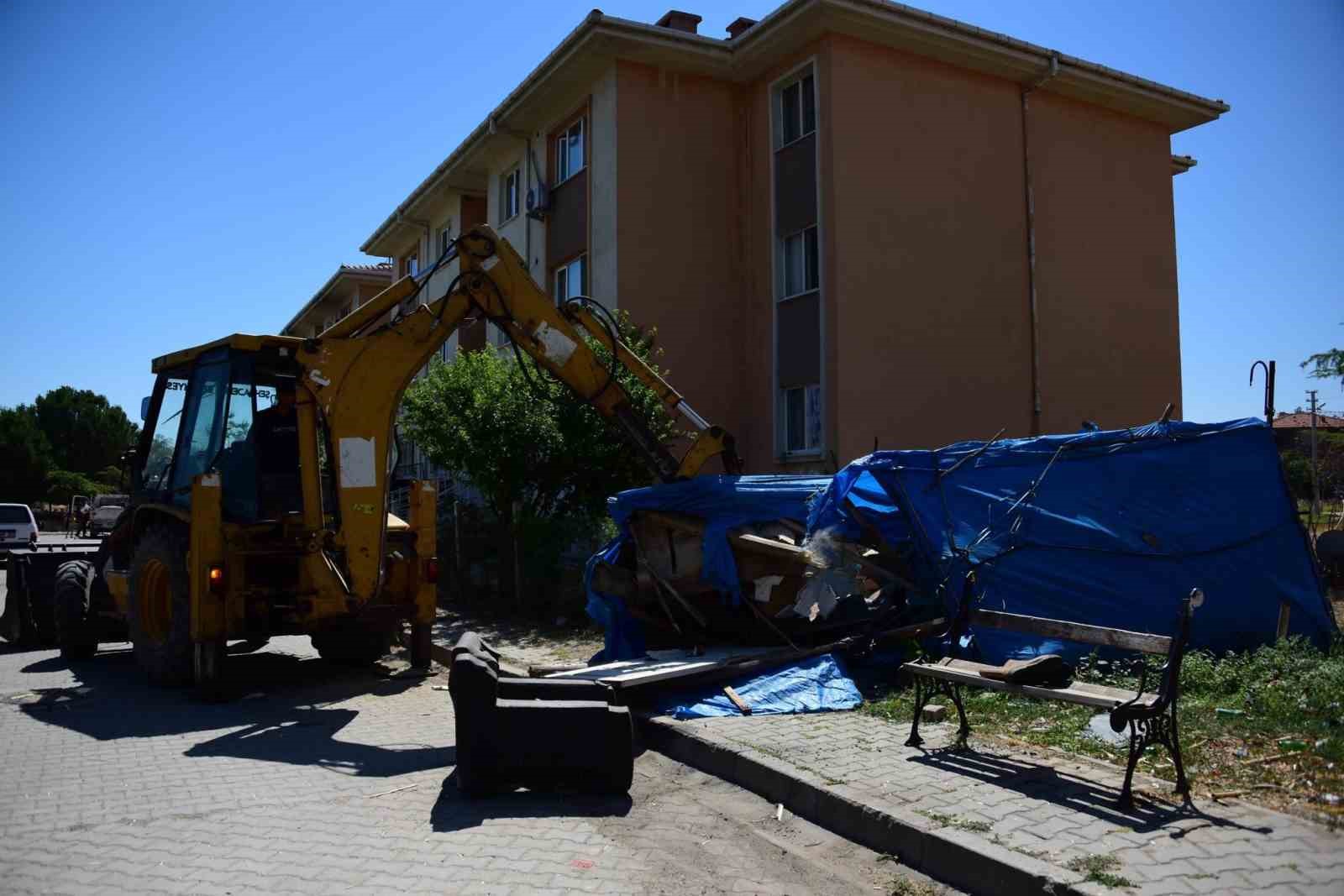 Şehzadeler Belediyesi’nden Selimşahlar’da kaçak yapılara müdahale