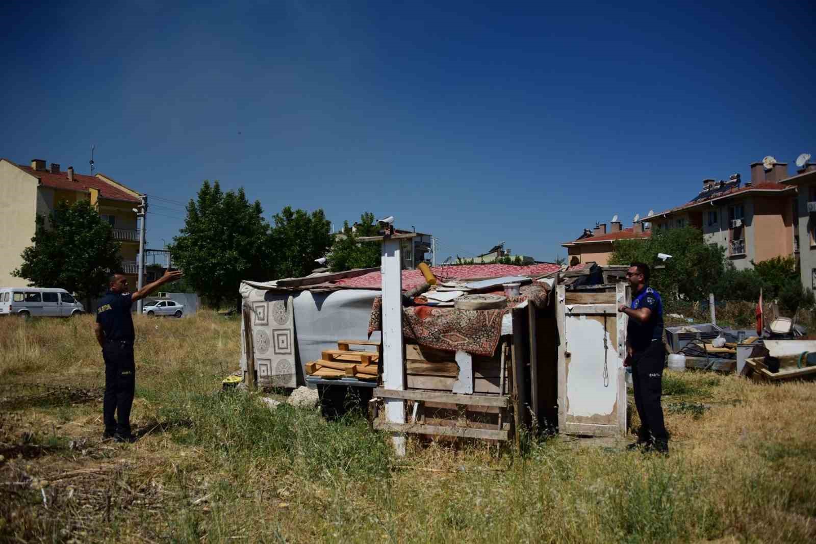 Şehzadeler Belediyesi’nden Selimşahlar’da kaçak yapılara müdahale