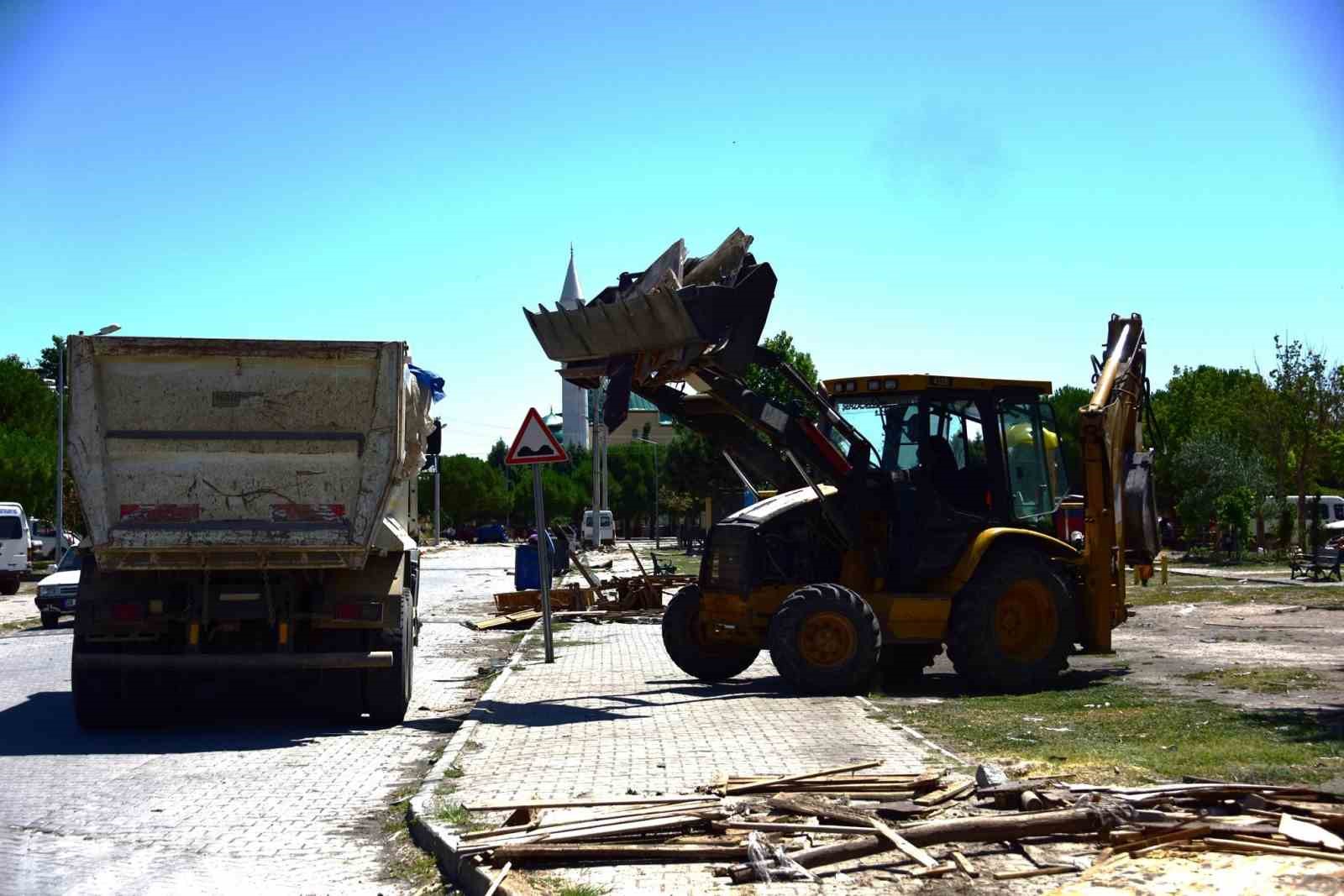 Şehzadeler Belediyesi’nden Selimşahlar’da kaçak yapılara müdahale