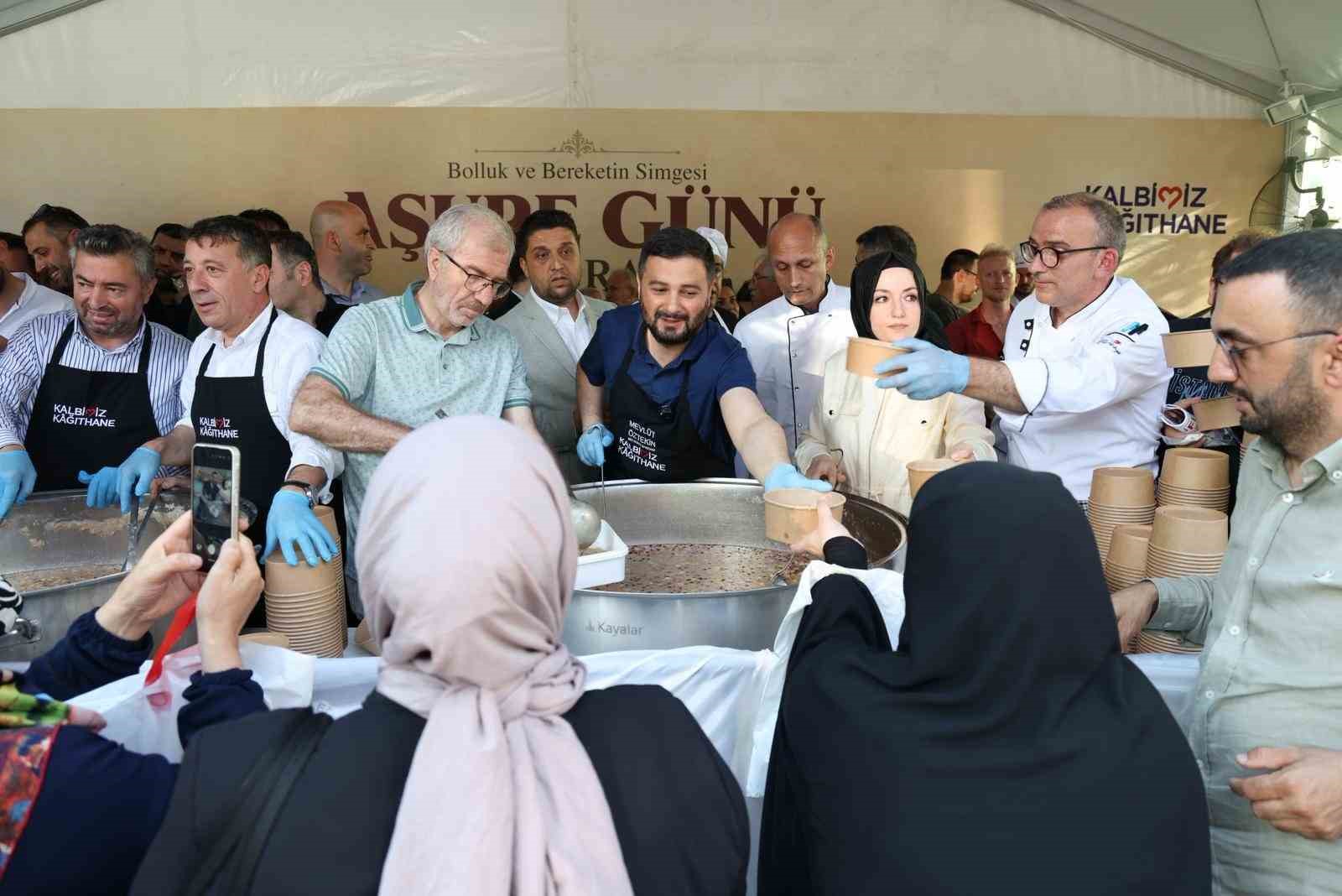 Kağıthane’de 50 bin kişiye aşure dağıtıldı