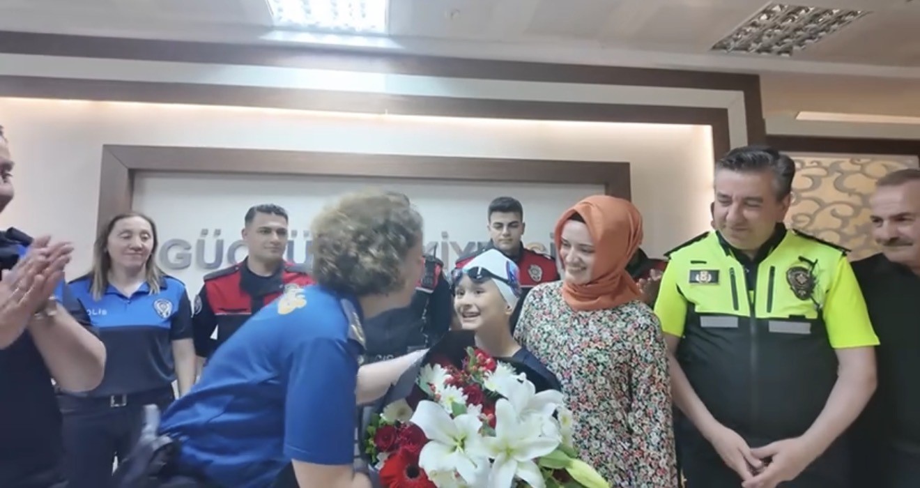 Şehit polisin emaneti Eylül Asel yüzmede gururlandırdı