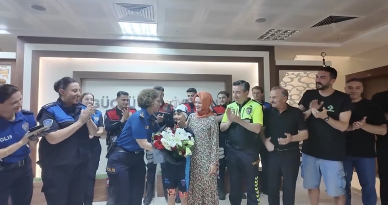 Şehit polisin emaneti Eylül Asel yüzmede gururlandırdı