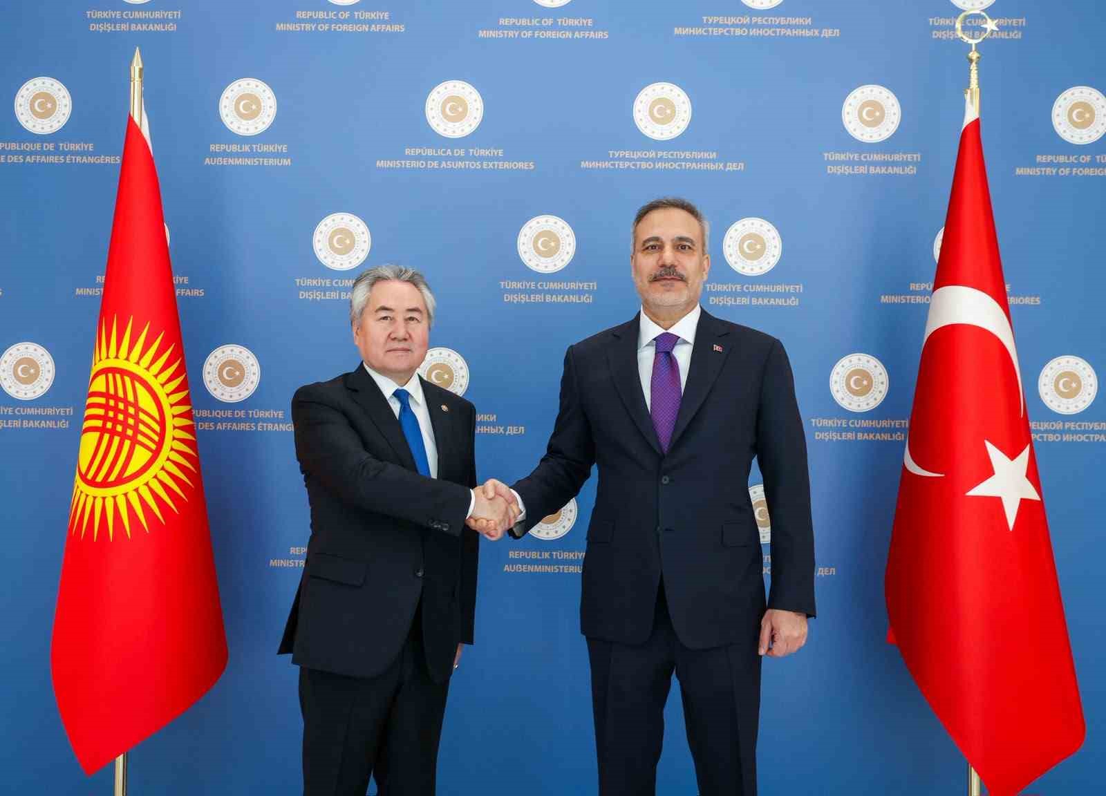 Bakan Fidan, Kırgızistanlı mevkidaşıyla bir araya geldi