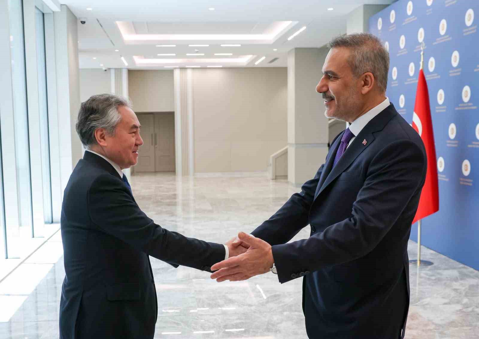 Bakan Fidan, Kırgızistanlı mevkidaşıyla bir araya geldi