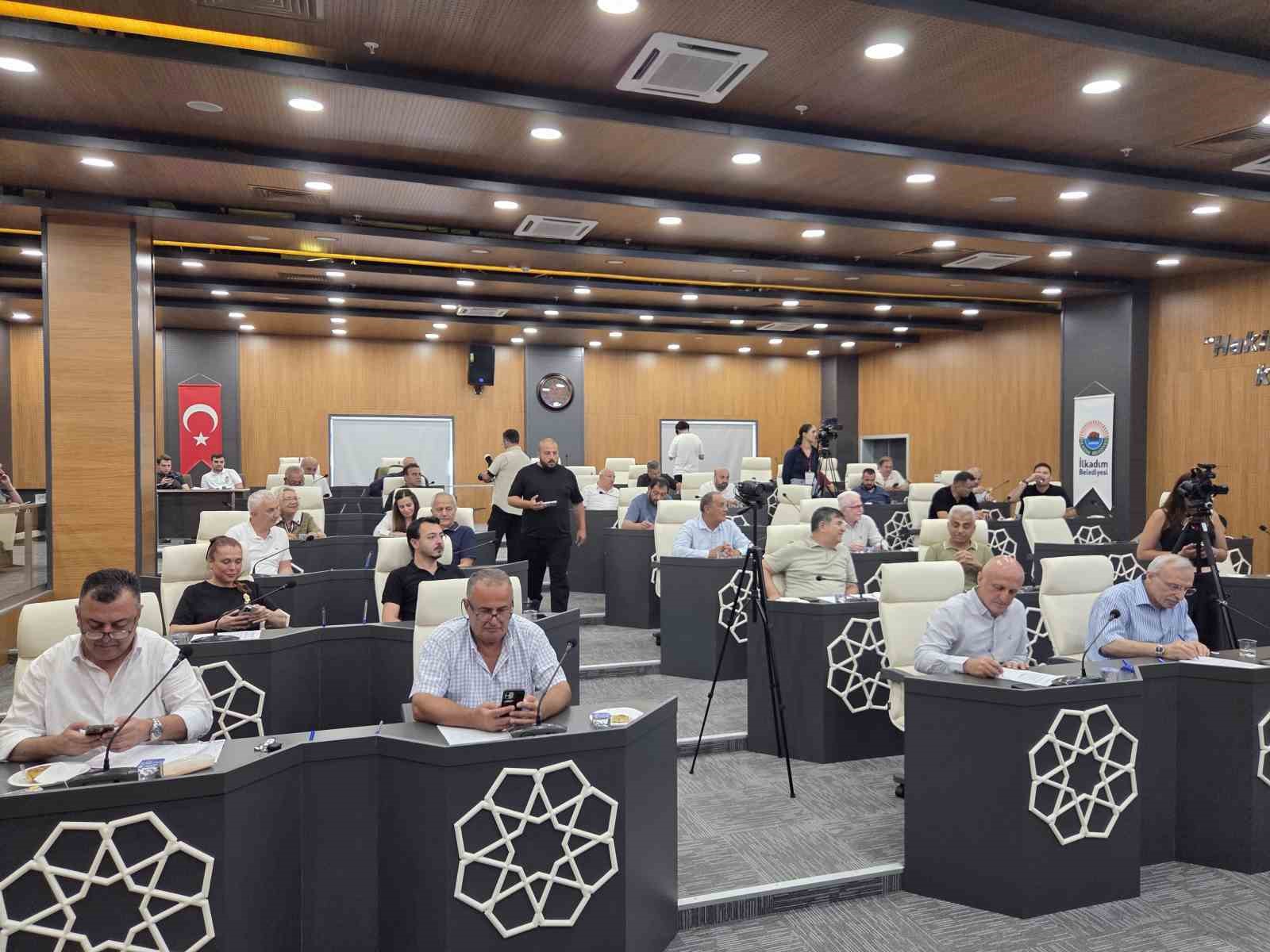 Başkan Kurnaz: "Sokak hayvanlarını topluyoruz ancak azalmıyor"