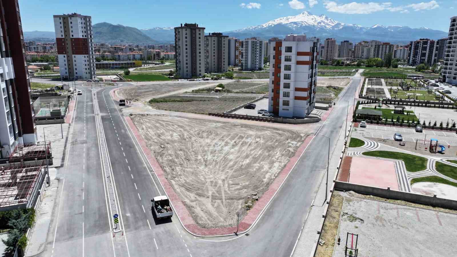 Başkan Çolakbayrakdar: "Her yeni park, şehrimize kazandırılan yeni bir nefestir"