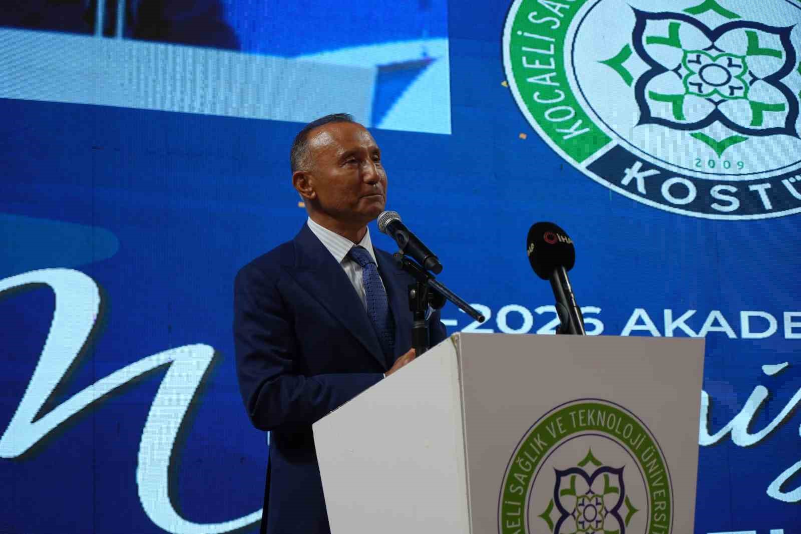 Kocaeli Sağlık ve Teknoloji Üniversitesi mezunlarını uğurladı