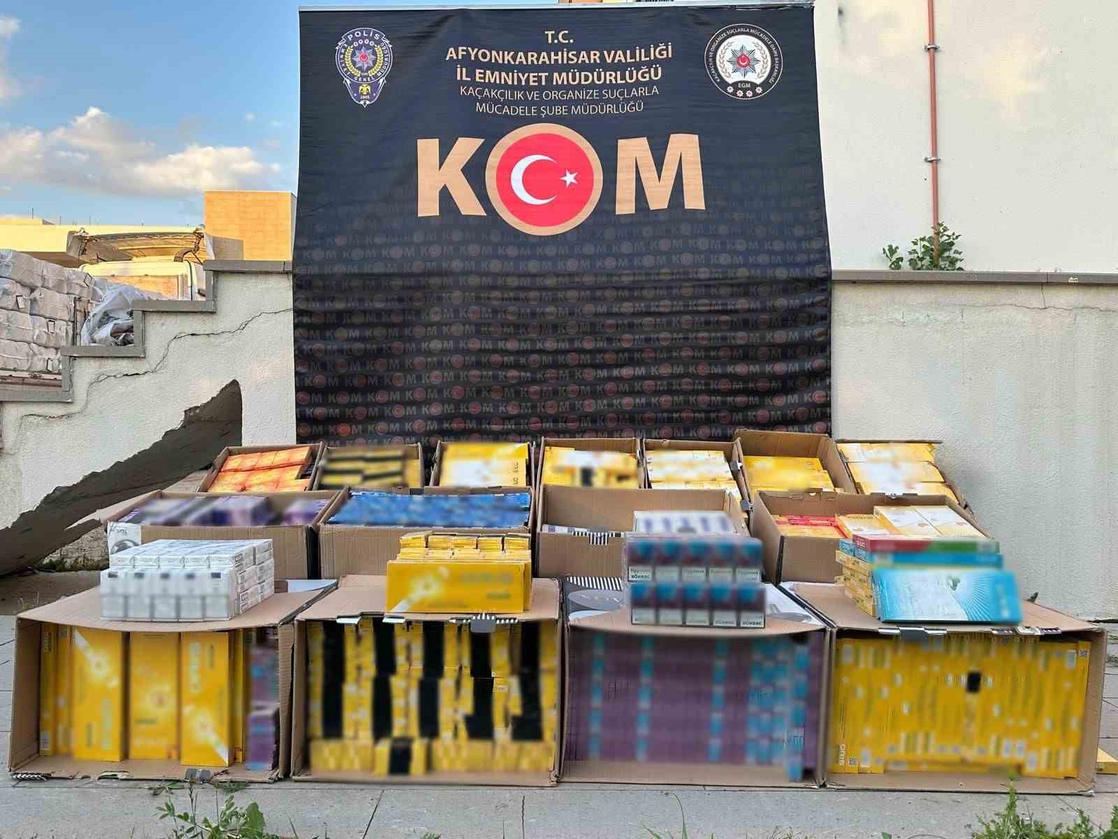 Polis durdurduğu tırda 13 bin 140 paket gümrük kaçağı sigara ele geçirdi