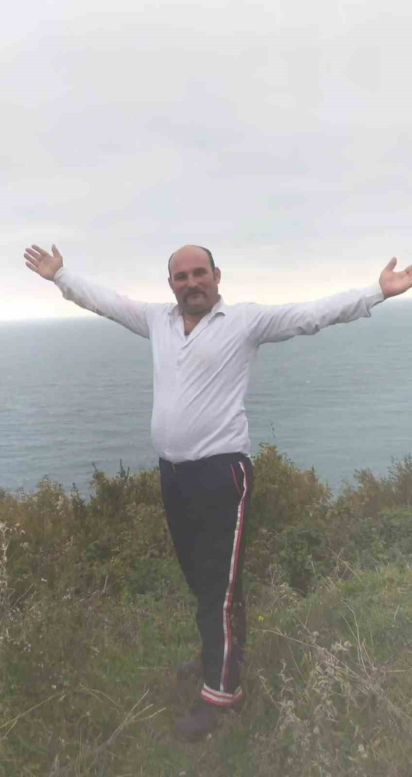 Kayıp iki arkadaş dere yatağına yuvarlanan araçta ölü bulundu