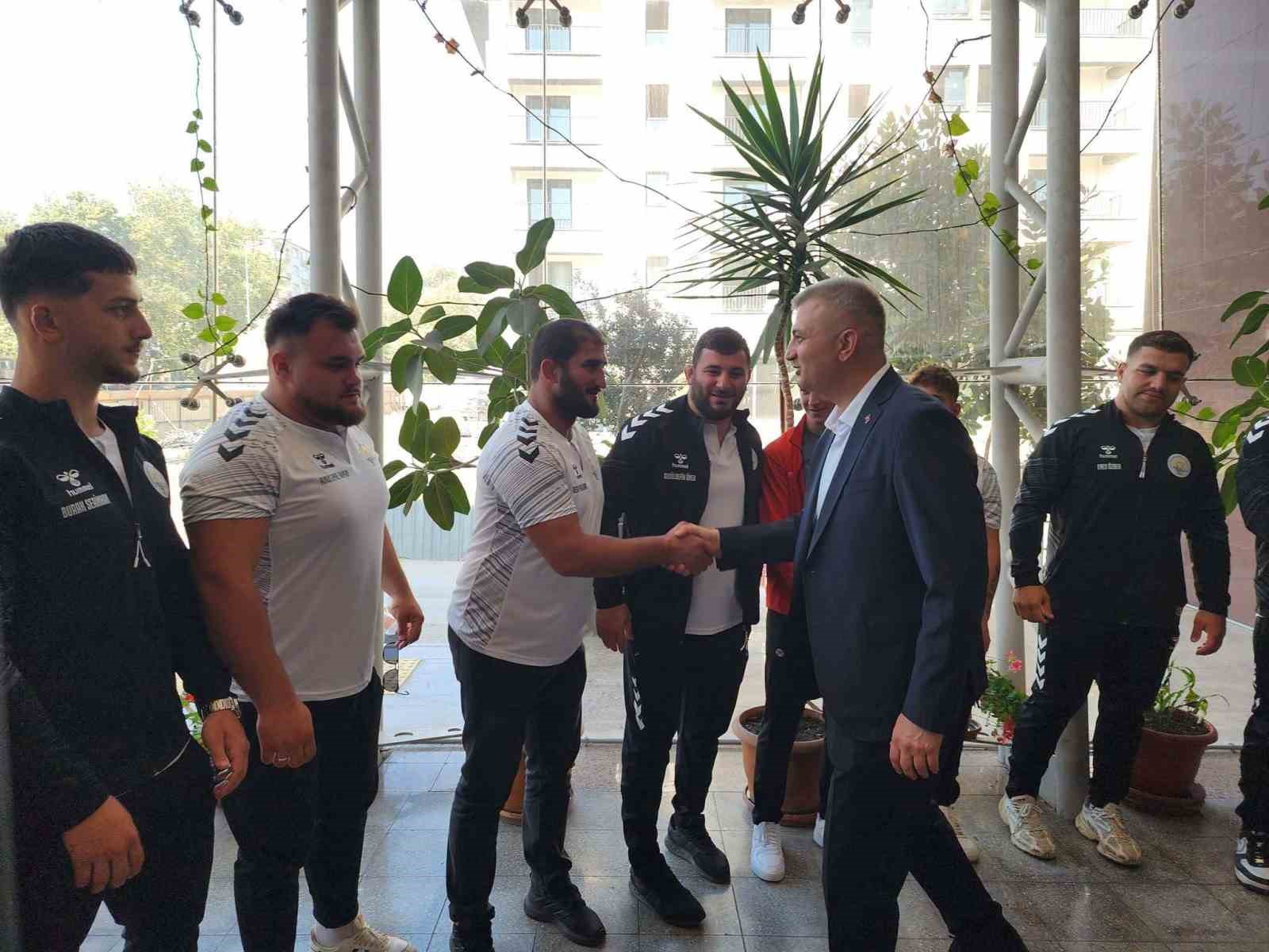 Gölcük’ün pehlivanları Kırkpınar yolcusu