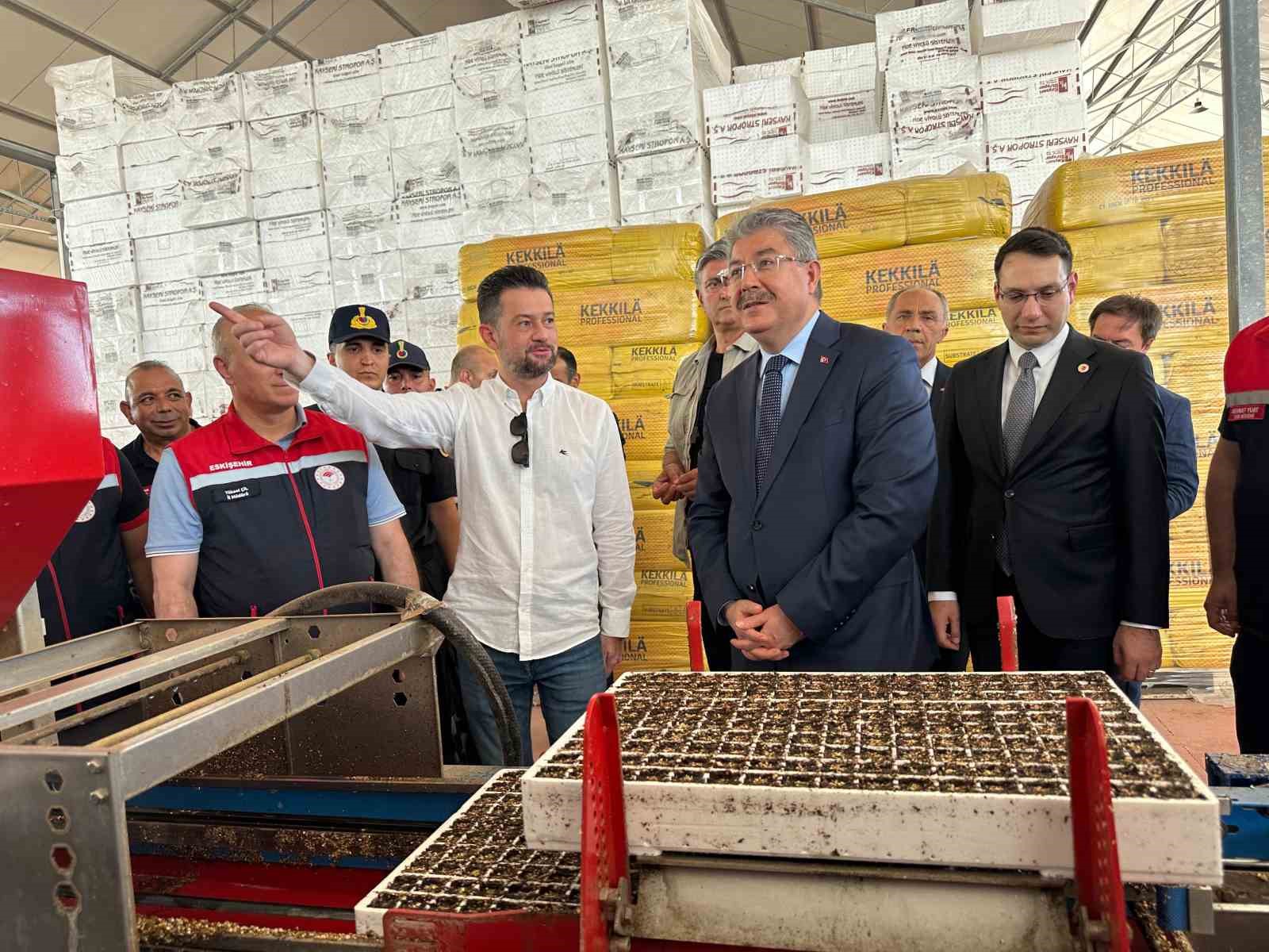 Eskişehir Valisi Dr. Erdinç Yılmaz, Sarıcakaya’daki fide tesisini ziyaret etti