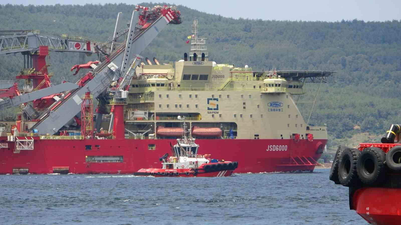 Boru döşeme gemisi ’JSD 6000’ Çanakkale Boğazı’ndan geçti