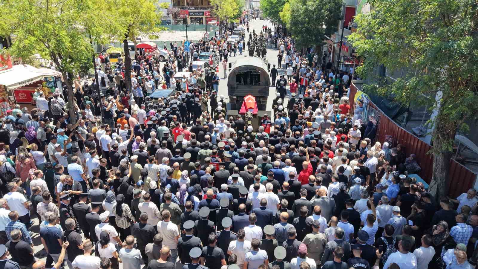 Aksaraylı şehit törenle son yolculuğuna uğurlandı