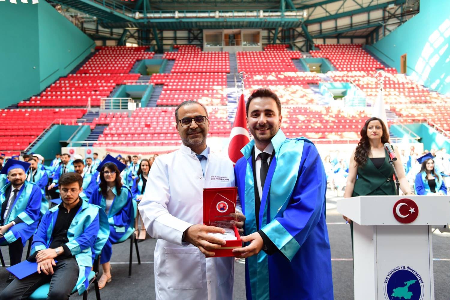 YYÜ Tıp Fakültesi’nde mezuniyet coşkusu: Genç hekimler diplomalarını aldı