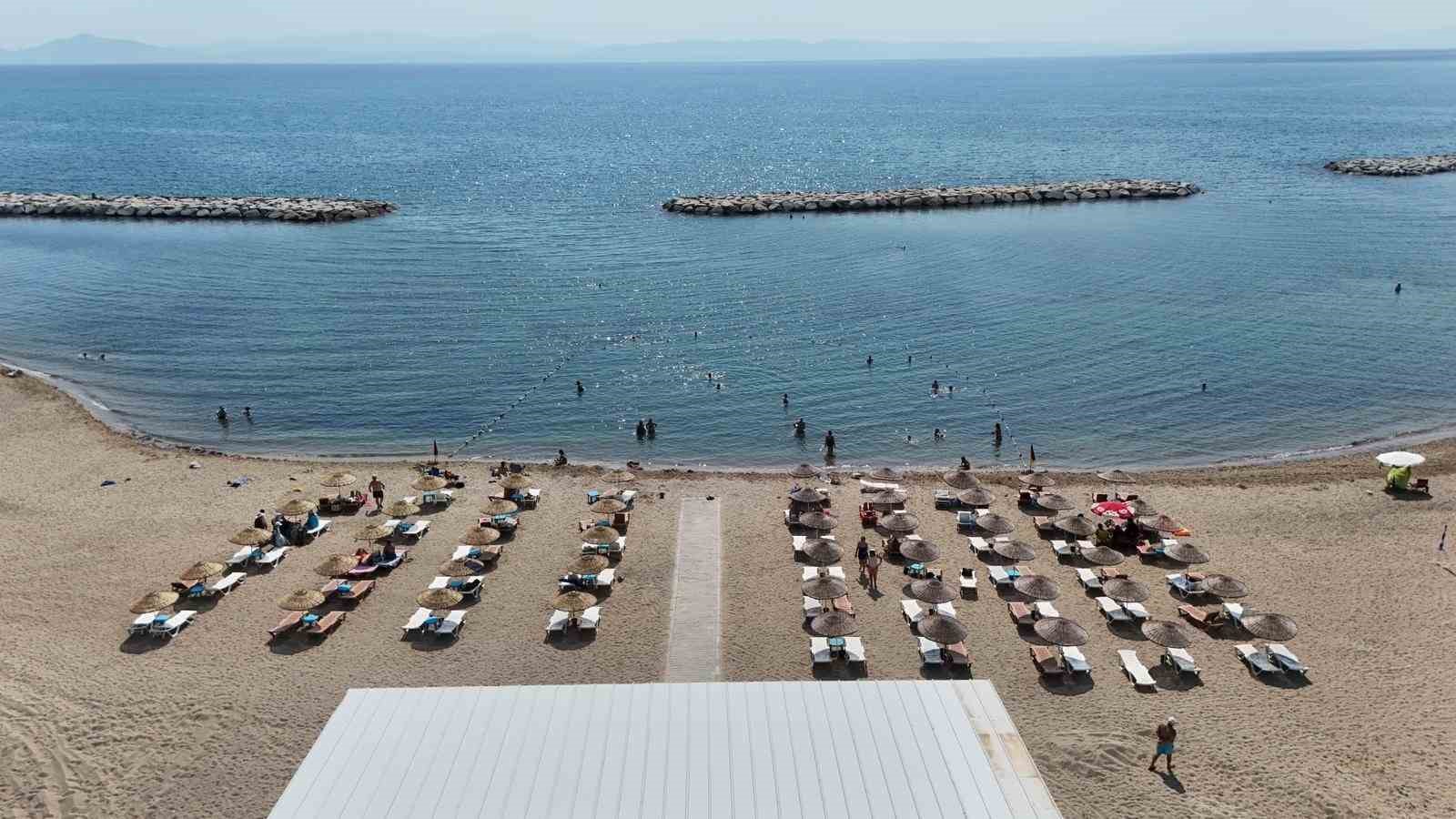 Ayvalık’ta Yeni Kum Adası Plajı hizmete açıldı