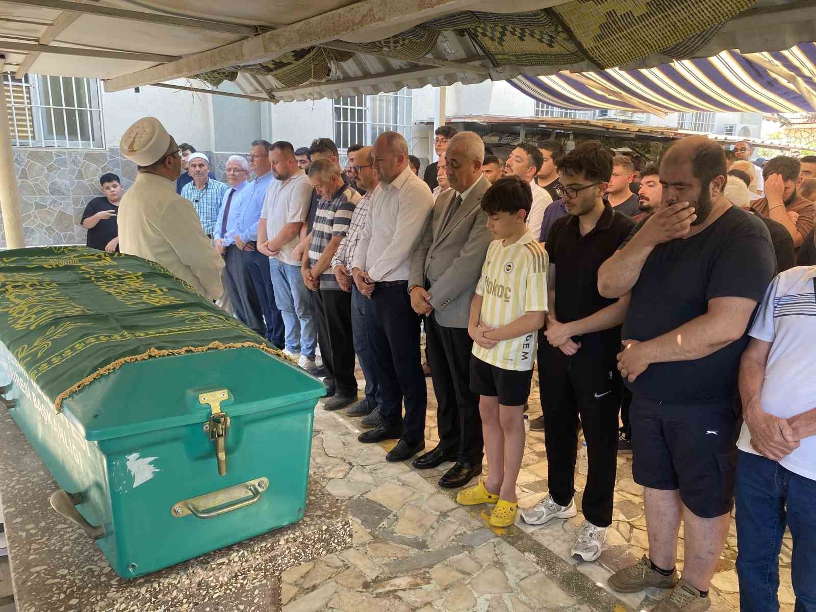 Kalbine yenilen eğitimci son yolculuğuna uğurlandı