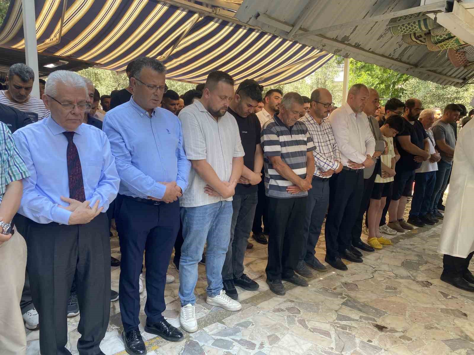 Kalbine yenilen eğitimci son yolculuğuna uğurlandı